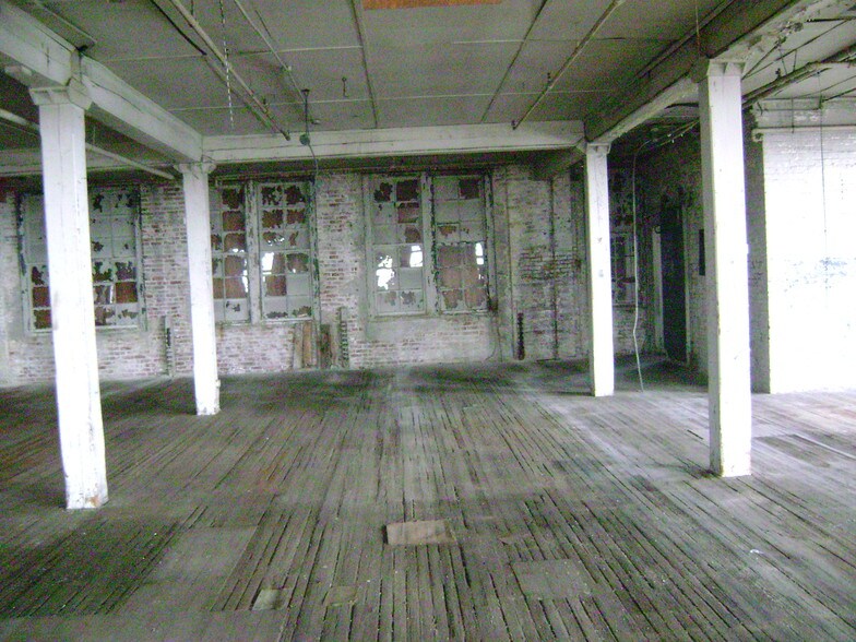 More Photos Of 258-272 Sherman Ave, Newark Manufacturing For Lease