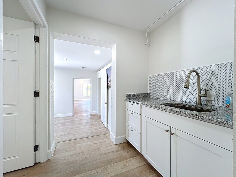 More Photos Of 507 East St, Longwood Office Residential For Lease