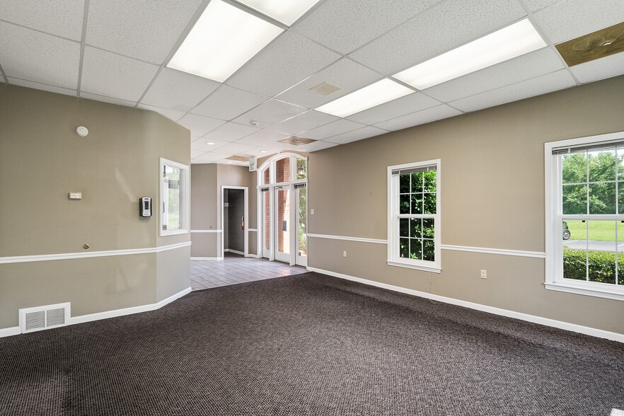 More Photos Of 6575 Stage Rd, Bartlett Office For Lease
