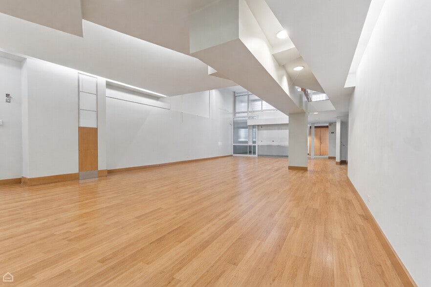 More Photos Of 1309-1311 E 57th St, Chicago Office For Lease