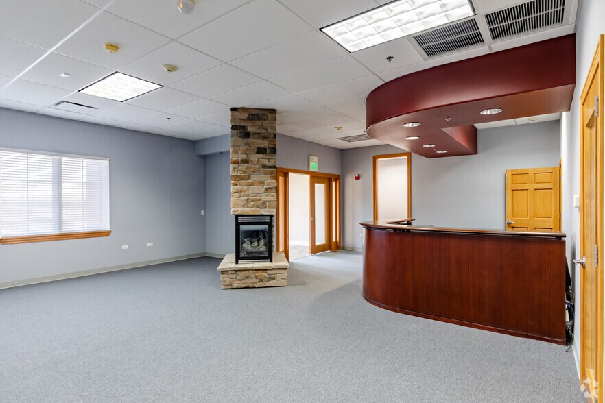 More Photos Of 1446 Merchant Dr, Algonquin Medical For Sale