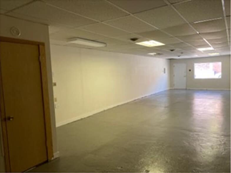 More Photos Of 115 Strickland Plz, Irving General Retail For Sale