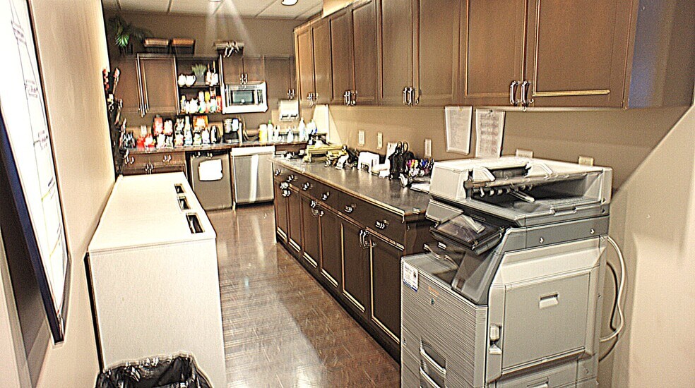 More Photos Of 9 Chippewa Rd, Sherwood Park Office For Lease