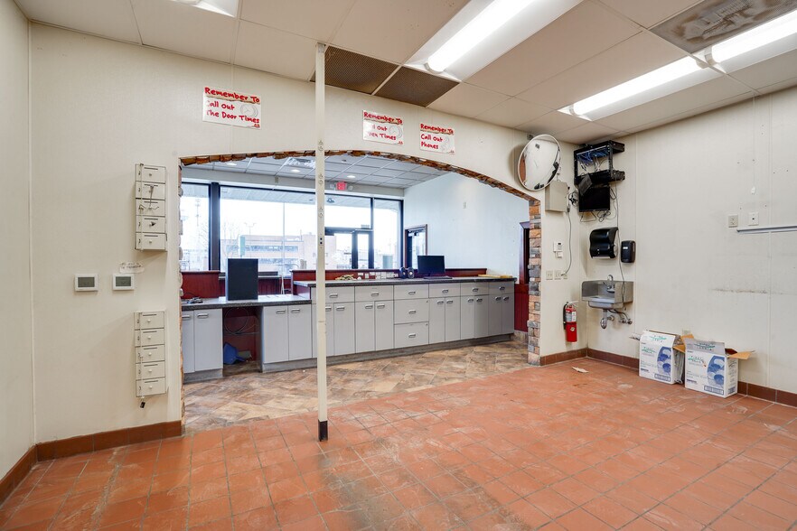 More Photos Of 112 W Maple Ave, Beaver Dam Freestanding For Lease