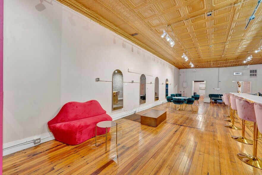 More Photos Of 122 W Main St, Florence Storefront For Sale