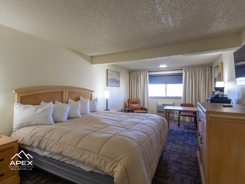 More Photos Of 339 Wasatch Rd, Evanston Hotel For Sale