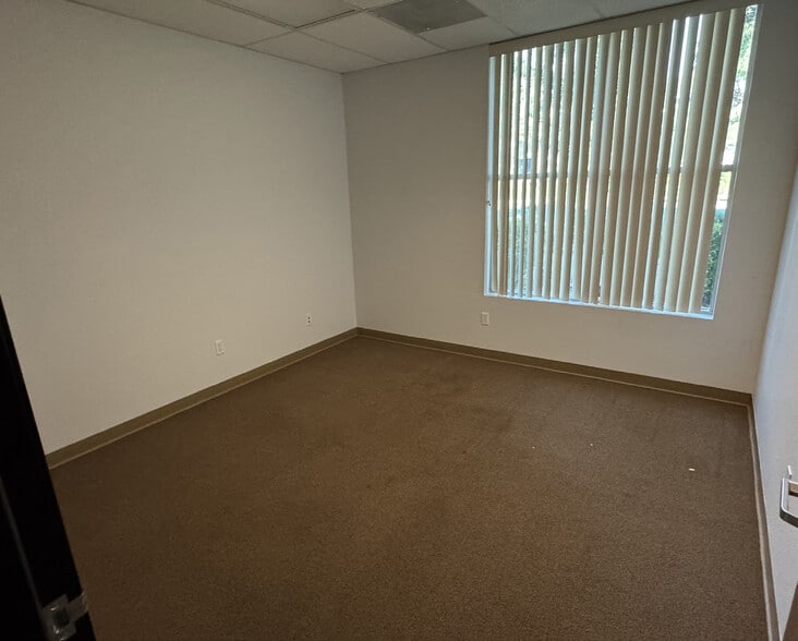 More Photos Of 41680 Corporate Center Dr, Murrieta Manufacturing For Lease