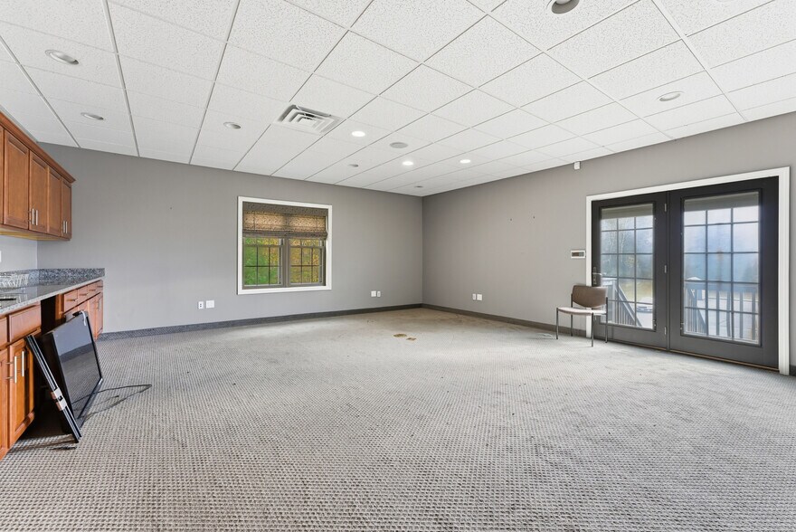 More Photos Of 24 Elise St, Westfield Flex For Lease
