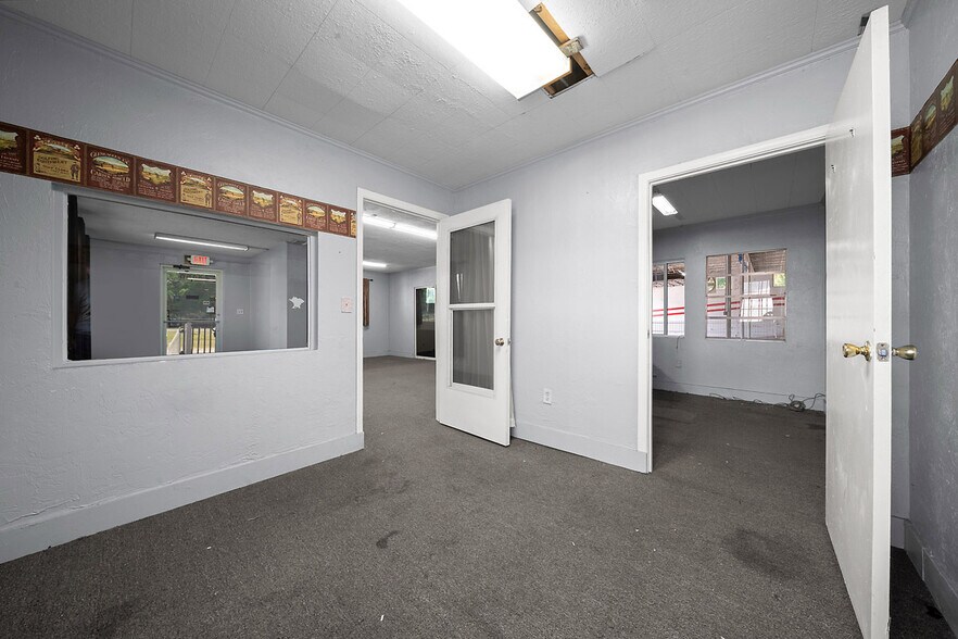 More Photos Of 4450 S Pine Ave, Ocala Warehouse For Sale