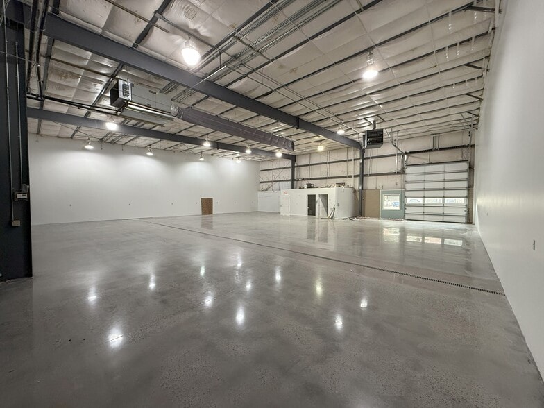 More Photos Of 312 Commerce Dr, Pawleys Island Warehouse For Lease