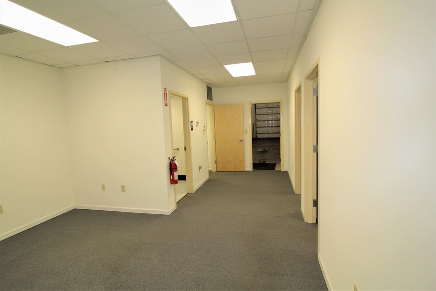 More Photos Of 2612 Larch Ln, Mount Pleasant Flex For Lease