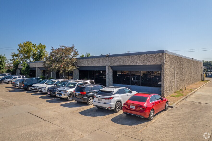 Primary Photo Of 9434 Katy Fwy, Houston Light Distribution For Lease