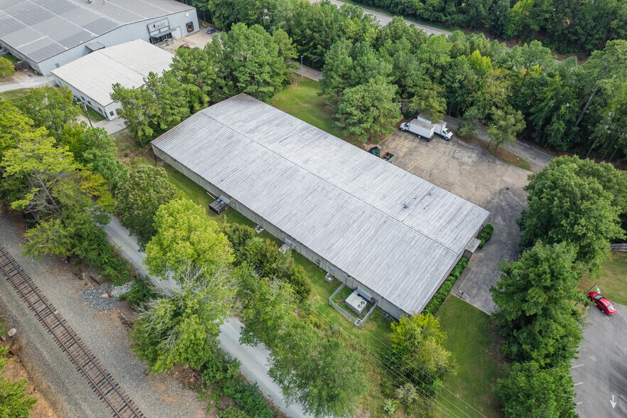 More Photos Of 121 S Lasalle St, Durham Warehouse For Lease