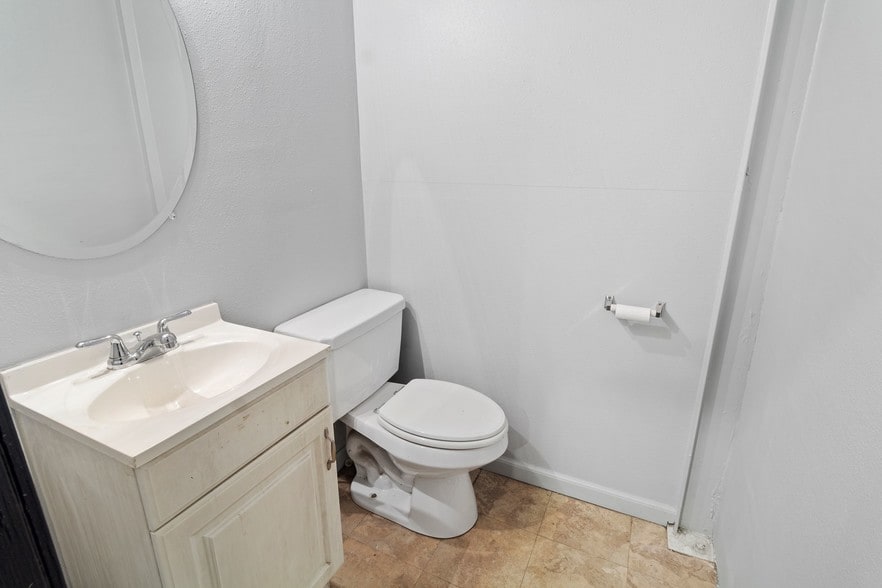 More Photos Of 2310 S Jason St, Denver Service For Sale