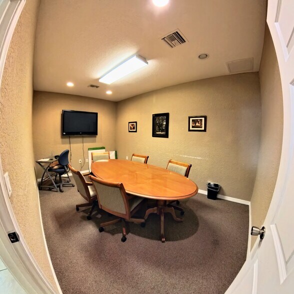 More Photos Of 126 N Us-27/441, Lady Lake Office For Lease