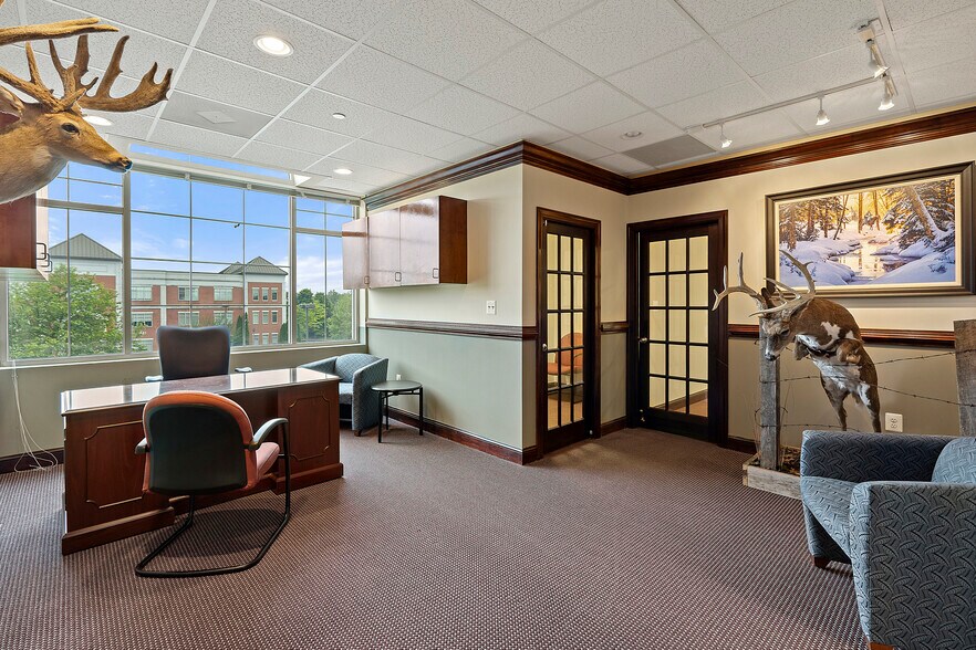 More Photos Of 19440 Golf Vista Plz, Lansdowne Medical For Lease