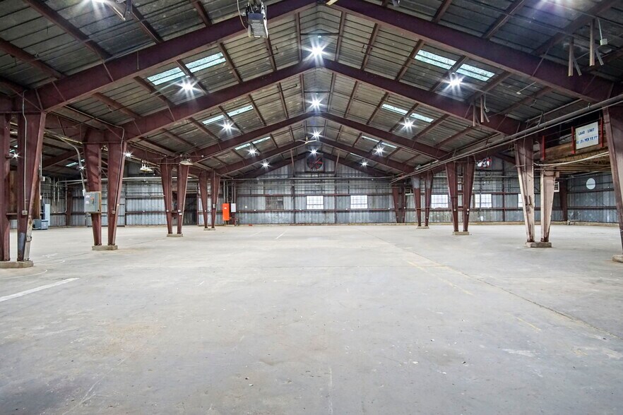 More Photos Of 1639 NW 5th St, Oklahoma City Manufacturing For Sale