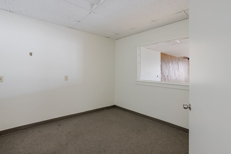 More Photos Of 999 NE 2nd St, Bend Freestanding For Lease