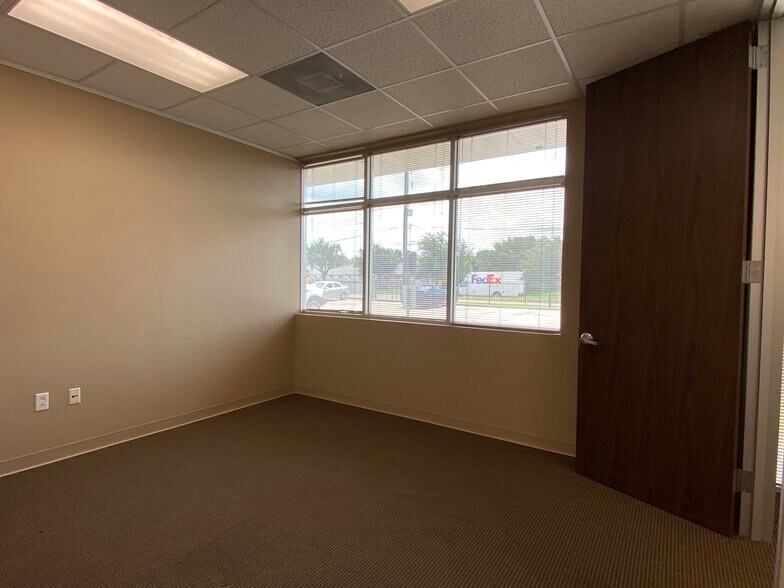 More Photos Of 1779 Westborough Dr, Katy Light Distribution For Lease