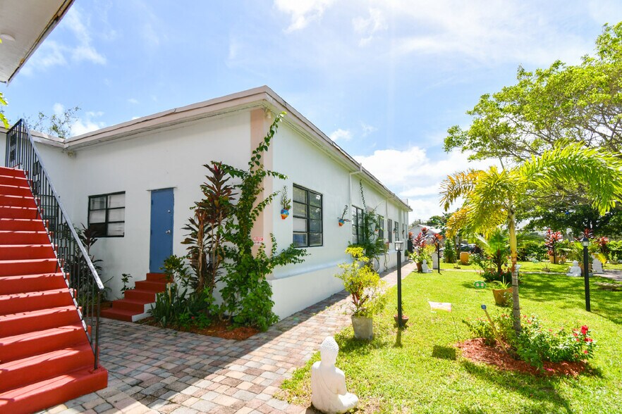 More Photos Of 1801 Spruce Ave, West Palm Beach Apartments For Sale