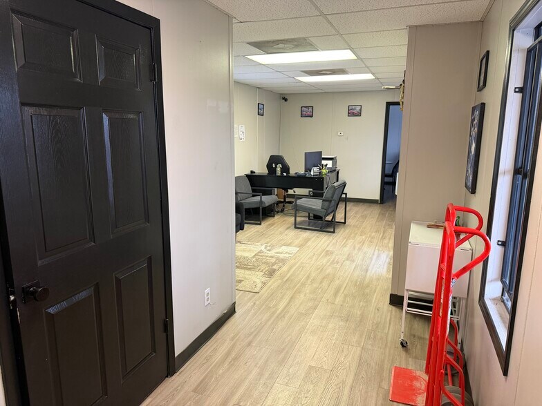 More Photos Of 11055 Eastex Fwy, Houston Auto Dealership For Sale