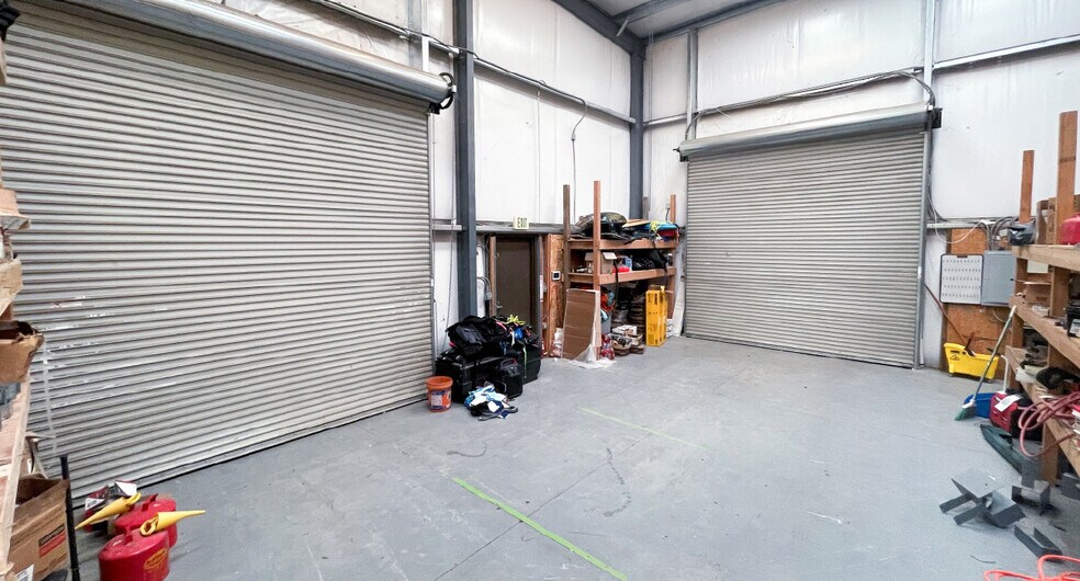 More Photos Of 17199 N Friant Rd, Friant Warehouse For Lease