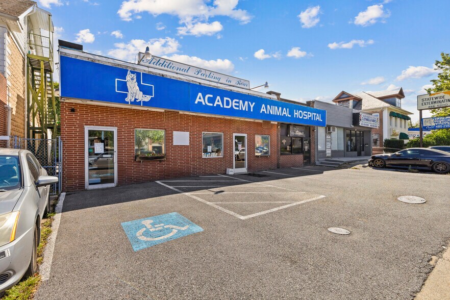 More Photos Of 5915 Belair Rd, Baltimore Veterinarian Kennel For Sale