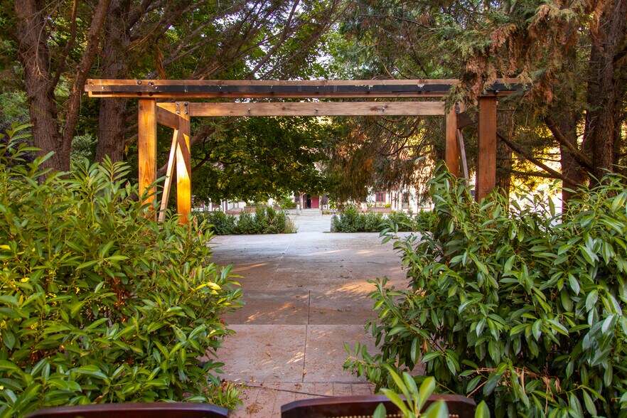 More Photos Of 800 Arrowhead Villa Rd, Lake Arrowhead Lodge Meeting Hall For Sale