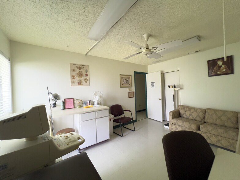 More Photos Of 5995 Heath Rd, San Antonio Office For Sale