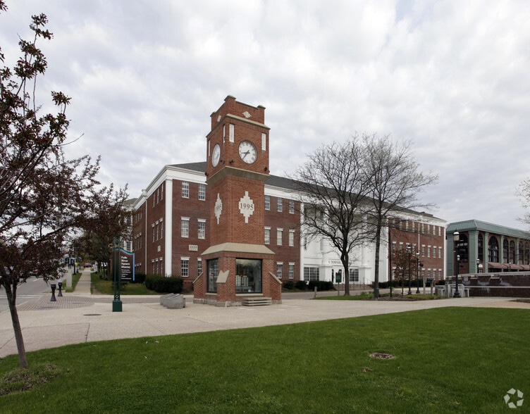 Primary Photo Of 2020 Front St, Cuyahoga Falls Office Residential For Lease