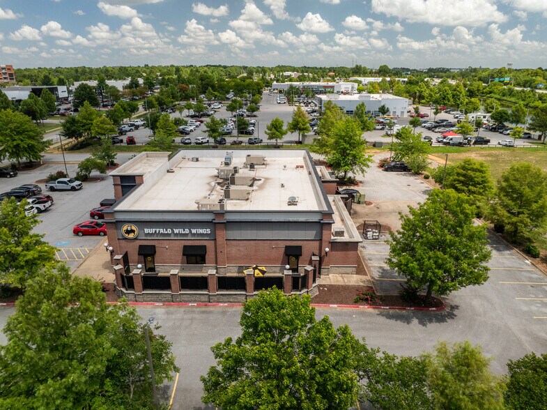 More Photos Of 2707 SE Moberly Ln, Bentonville Restaurant For Sale