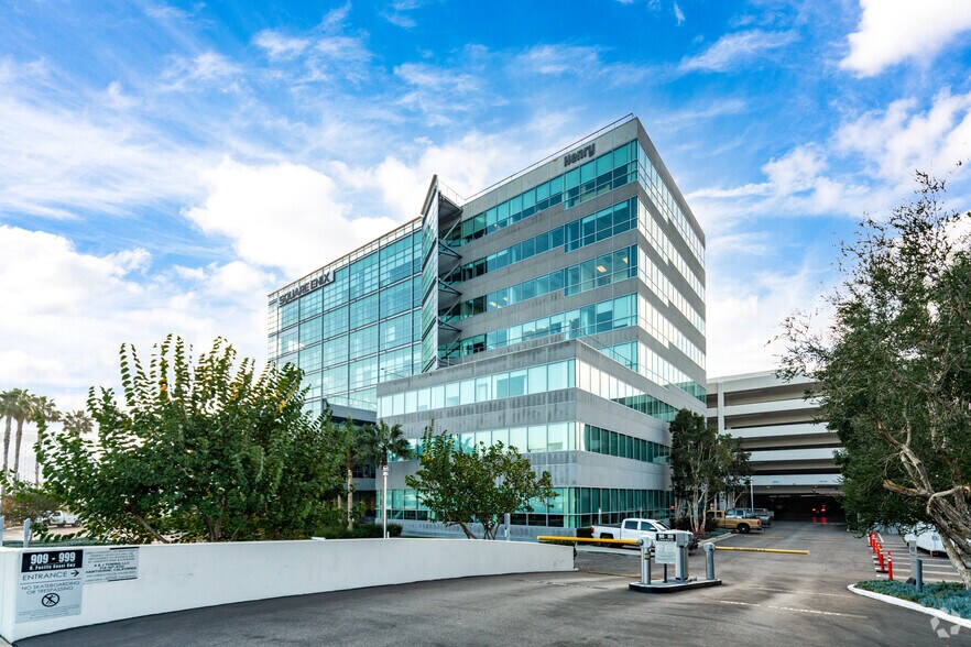 More Photos Of 999 N Pacific Coast Hwy, El Segundo Office For Lease