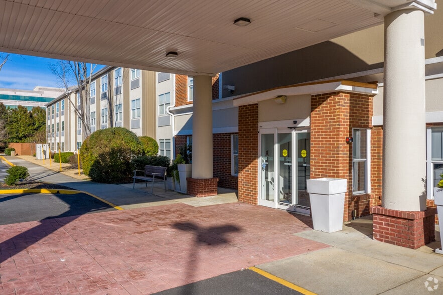 More Photos Of 2950 Mansell Rd, Alpharetta Hotel For Sale