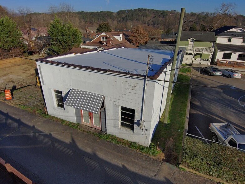 Primary Photo Of 44 N Church St, Ellijay General Retail For Sale