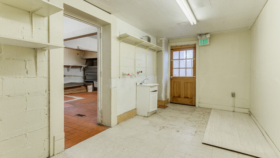 More Photos Of 11735 Hg Trueman Rd, Lusby Freestanding For Sale