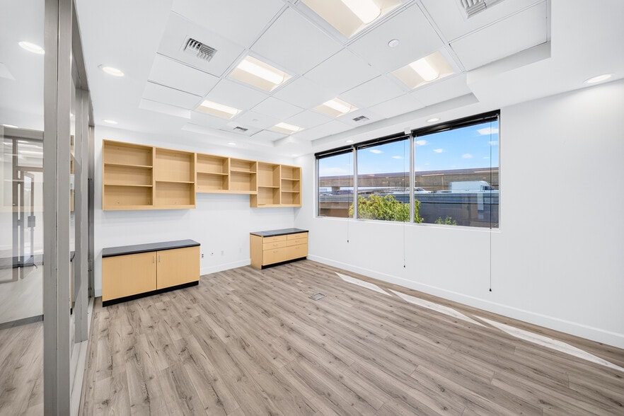 More Photos Of 18071 Fitch, Irvine Showroom For Sale