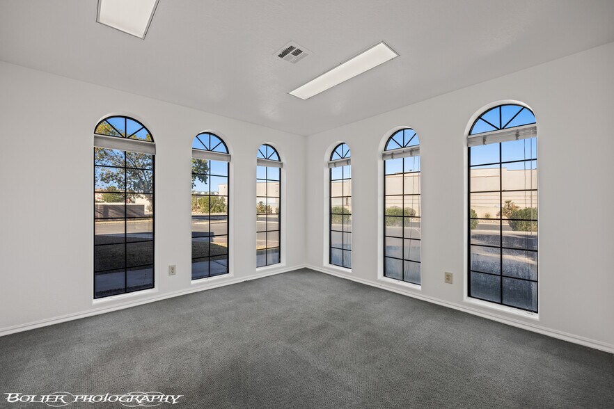 More Photos Of 320 E Old Mill Rd, Mesquite Office For Sale