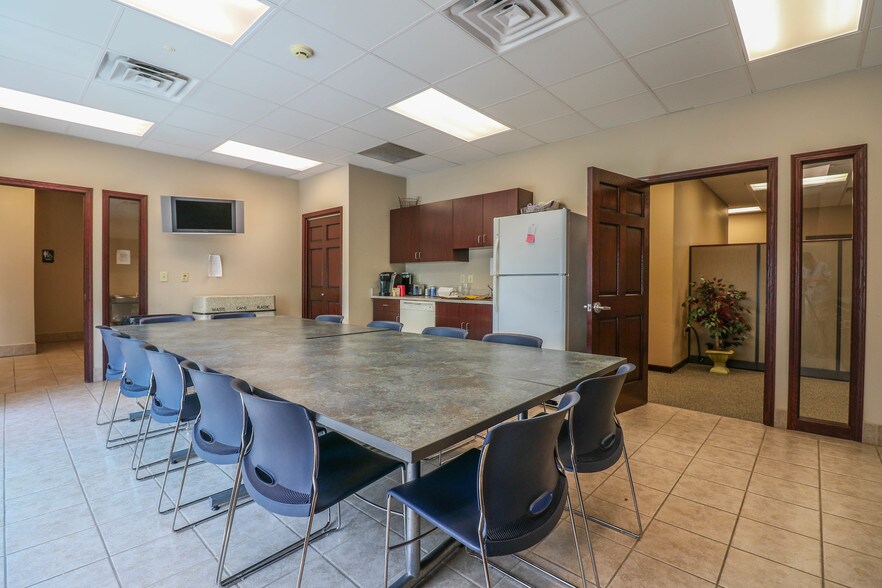 More Photos Of 1990 Godfrey Dr, Waupaca Office For Sale