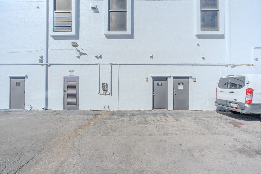 More Photos Of 7506-7560 NW 70th St, Miami Unknown For Lease