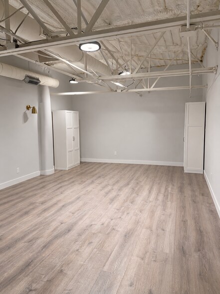 More Photos Of 2606 W Marshall Dr, Grand Prairie Warehouse For Lease
