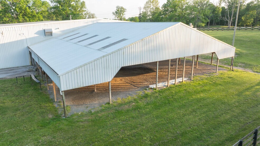 More Photos Of 5830 Highway 231 S, Castalian Springs Showroom For Sale