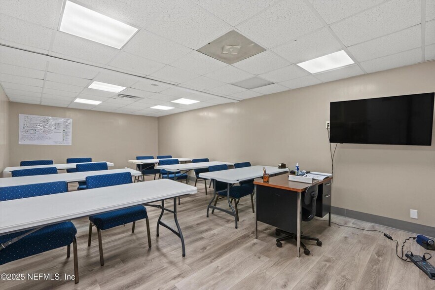 More Photos Of 3787 Old Middleburg Rd, Jacksonville Office For Sale