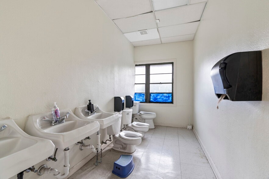 More Photos Of 3511 Linkwood Dr, Houston Religious Facility For Sale