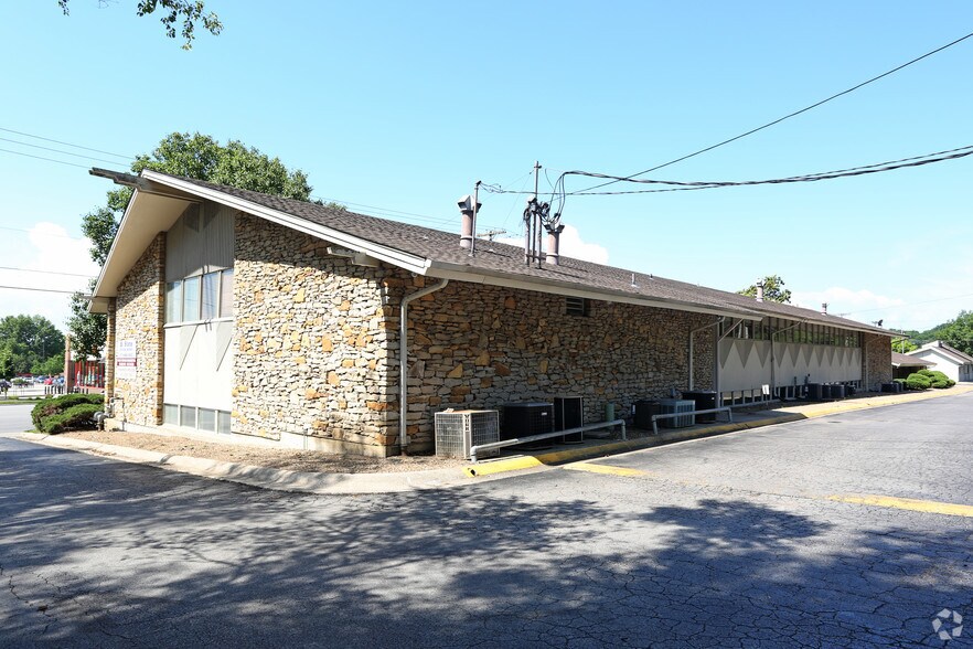 More Photos Of 8600 W 95th St, Overland Park Medical For Lease