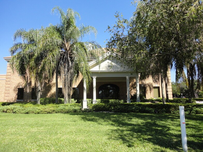 More Photos Of 5501 W Gray St, Tampa Office For Lease