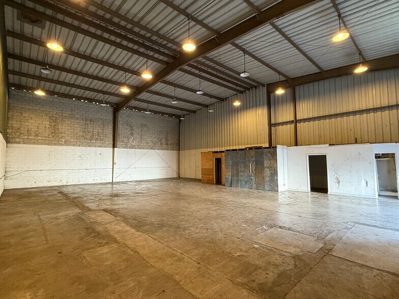 More Photos Of 3050 Ualena St, Honolulu Warehouse For Lease