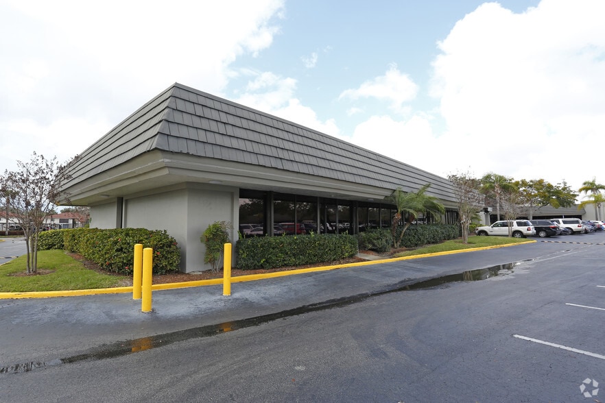 More Photos Of 50 S Belcher Rd, Clearwater Unknown For Lease