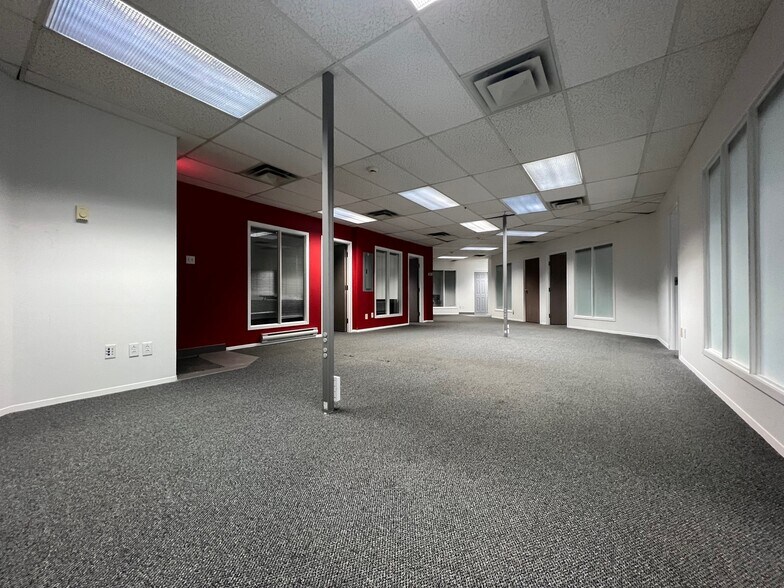More Photos Of 1400 Rue Marie-Victorin, St-Bruno-de-Montarville Office For Lease