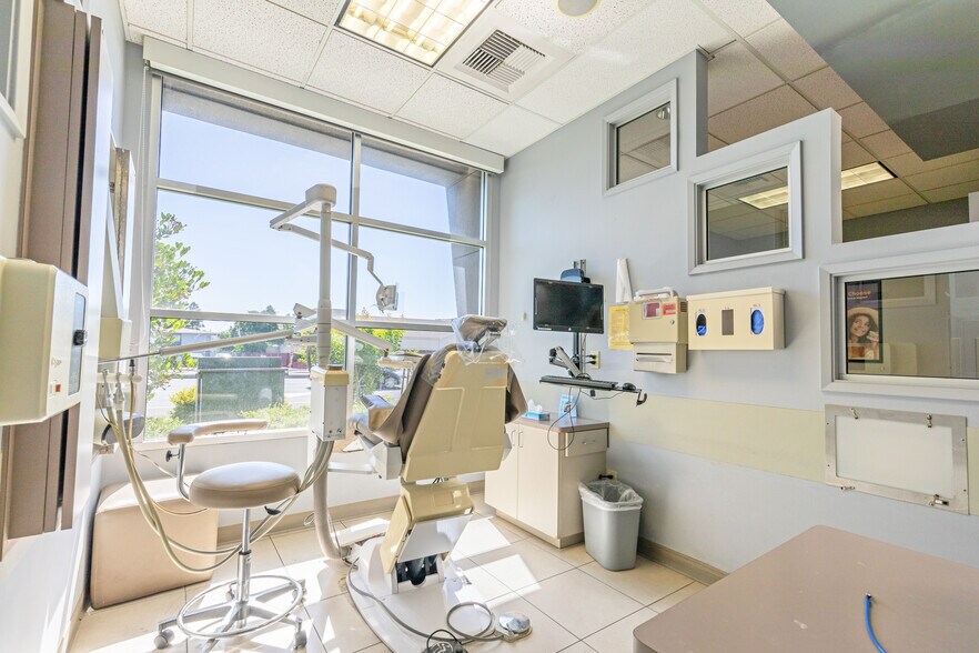 More Photos Of 7141 Fair Oaks Blvd, Carmichael Medical For Sale