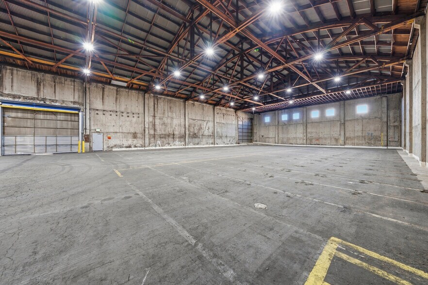 More Photos Of 715 S Grape St, Medford Warehouse For Sale